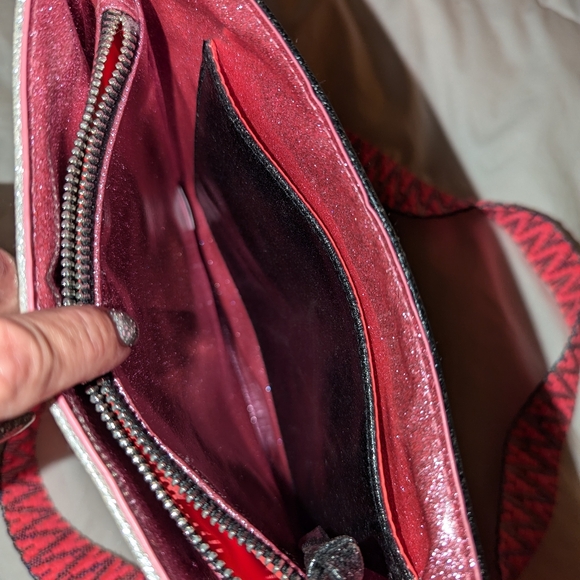 Folklore Contour Crossbody - Picture 5 of 13